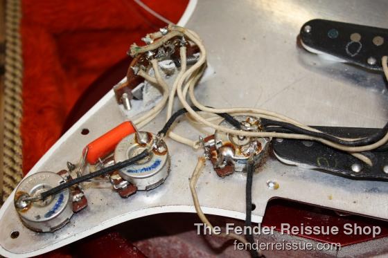 1982 Fender '62 Reissue Stratocaster. SOLD — 024 12